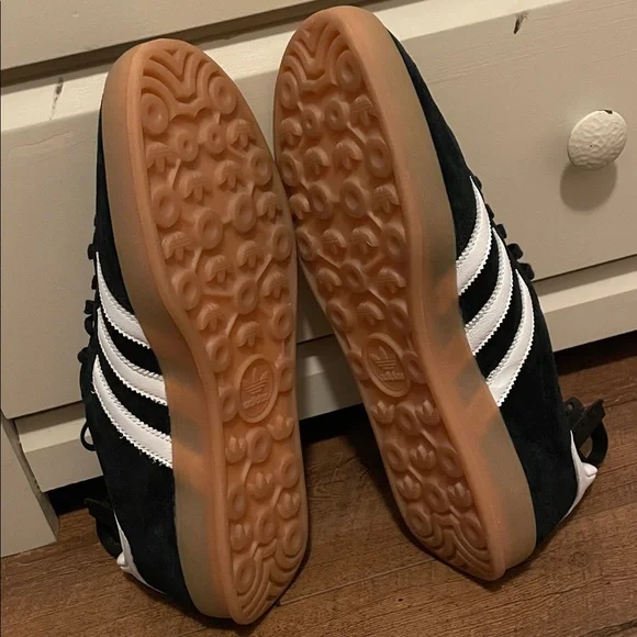 Black and white adidas men’s size 11